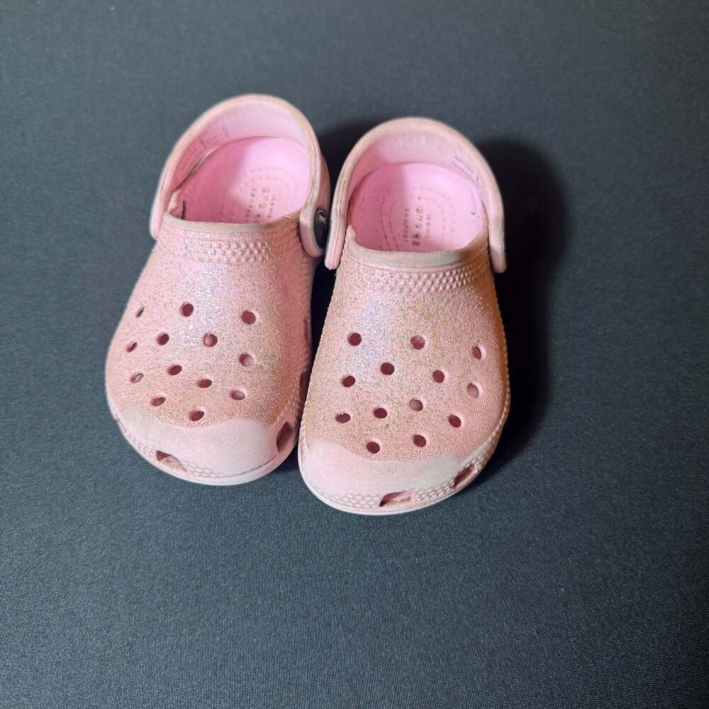 Crocs Toddler Classic Glitter Clogs in Petal Pink Size 7